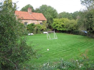LOVELY TRADITIONAL ENGLISH FARMHOUSE
